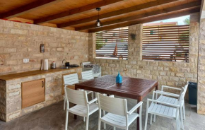 Gorgeous Home In Santalezi